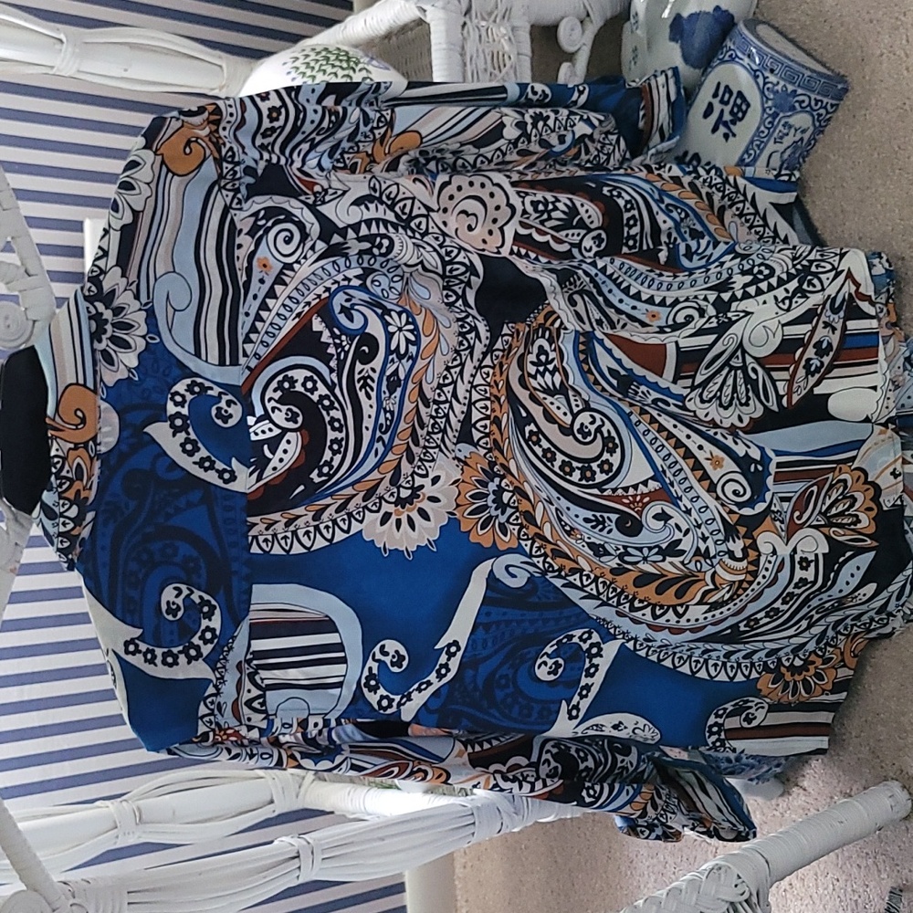 Chico's(3)=16/XL. Blue Paisley No-Iron Shirt. - Picture 6 of 12